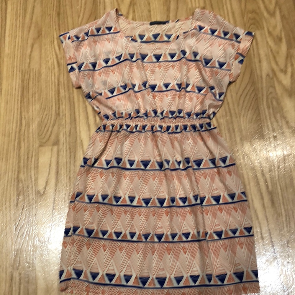 Looks great with leggings. Size medium dress.